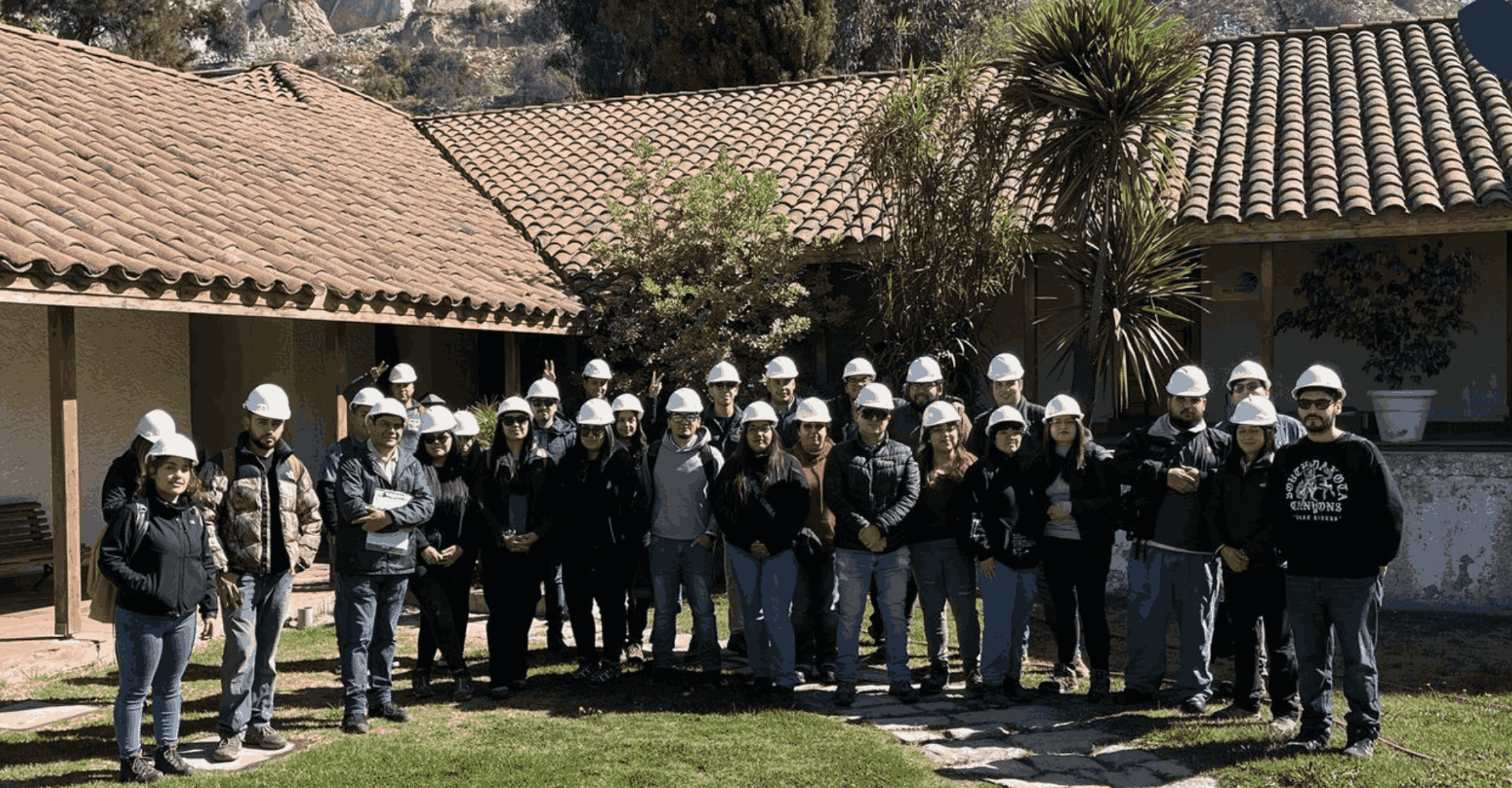 Estudiantes del Instituto Profesional Santo Tomás Santiago Centro visitan la Junta de Vigilancia del Río Maipo para conocer gestión hídrica en terreno